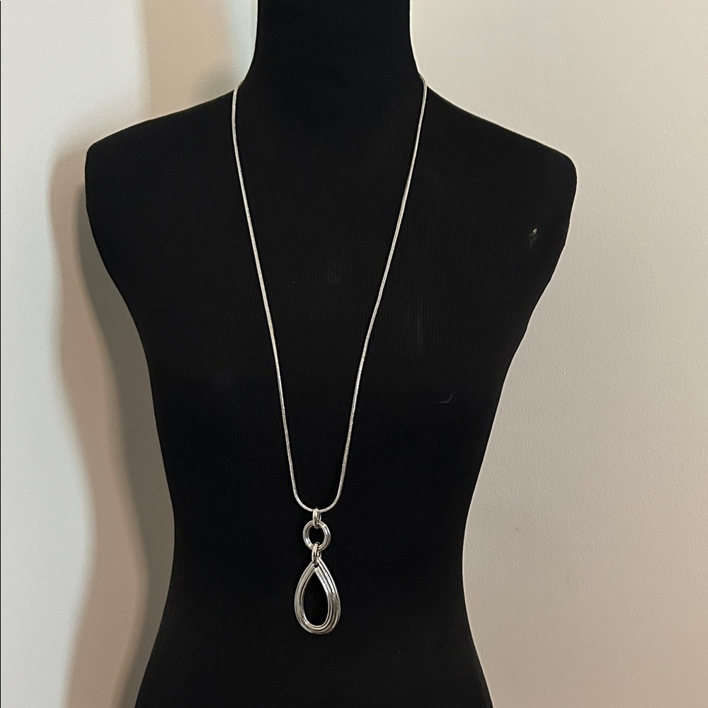 Elegant Silver Pendant Necklace